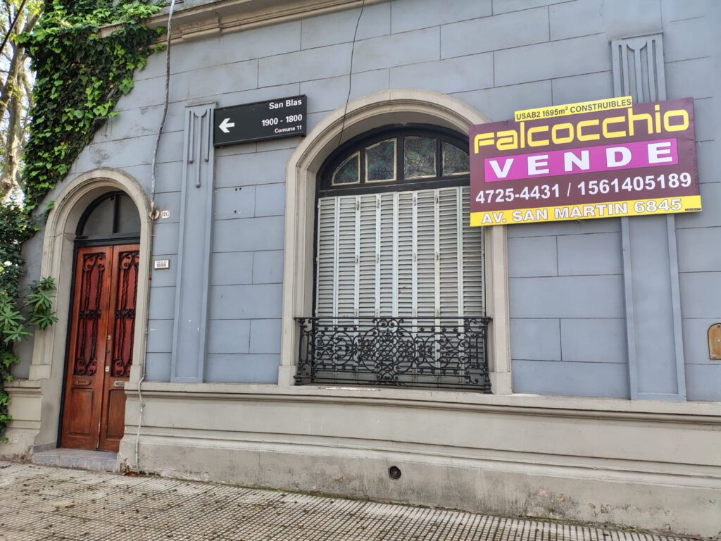 LOTE EN ESQUINA USAB 2/  1690 M2 CONSTRUIBLES